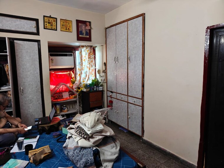 Room, patparganj 3.5 Bedroom 1500 Sq.Ft. Apartment In Patparganj Delhi 10397553