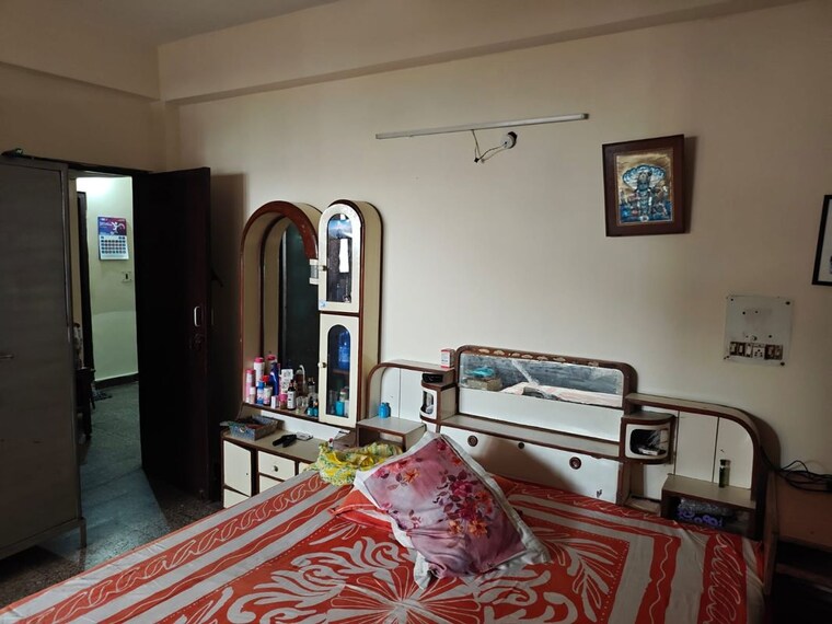 Master Bedroom, patparganj 3.5 Bedroom 1500 Sq.Ft. Apartment In Patparganj Delhi 10397553