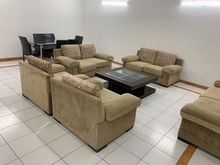 Living Room, dlf phase i 3.5 Bedroom 500 Sq.Yd. Builder Floor In Dlf Phase I Gurgaon 10418627
