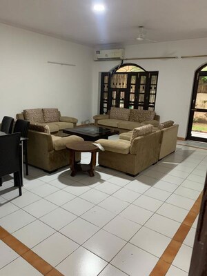Team Area in 3.5 BHK Builder Floor at Dlf Phase I – for Rent