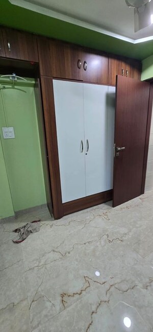 Room in 1 BHK Apartment at Haware Tilak Nagar, Tilak Nagar – for Rent