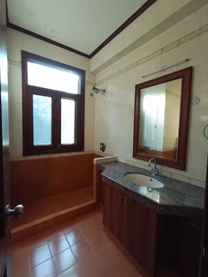 Kitchen in 6+ BHK Villa at Dlf Phase I – for Rent