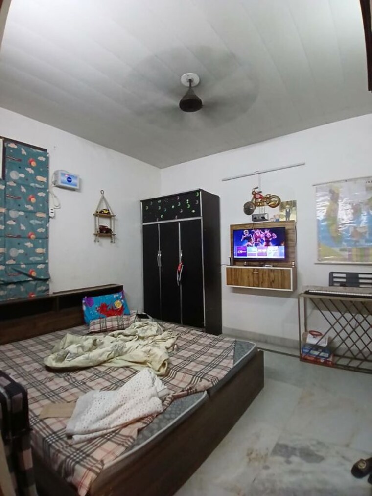 Bedroom, spring field colony 3 Bedroom 1250 Sq.Ft. Builder Floor In Spring Field Colony Faridabad 10418656