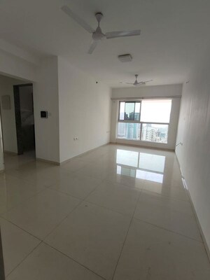 Room in 4 BHK Apartment at Wadhwa Pristine, Matunga West – for Sale
