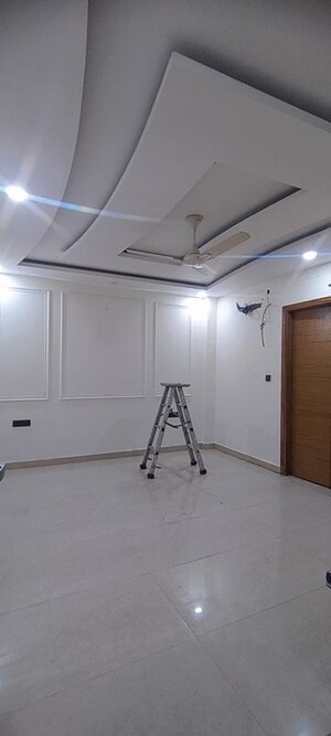 Room in 3 BHK Builder Floor at Sector 85 – for Rent