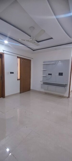 Room in 3 BHK Builder Floor at Sector 85 – for Rent