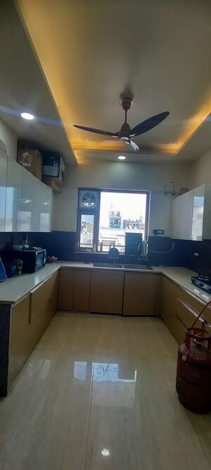 Team Area in 4 BHK Builder Floor at Sector 37 – for Rent