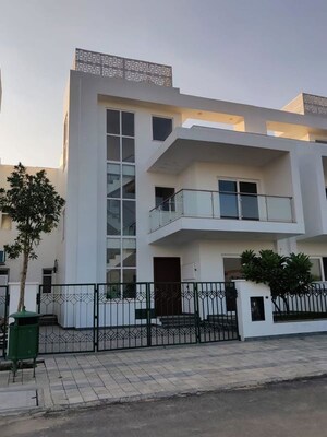 3 BHK Villa – Exterior View View at Central Park Flower Valley Aqua Front Towers, Sohna Sector 33 - for Rent