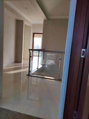 Bathroom in 3 BHK Villa at Central Park Flower Valley Aqua Front Towers, Sohna Sector 33 – for Rent