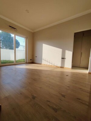 Room in 3 BHK Villa at Central Park Flower Valley Aqua Front Towers, Sohna Sector 33 – for Rent