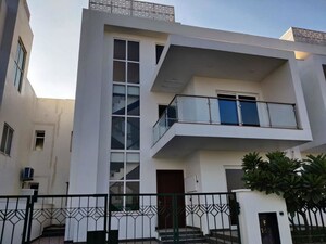 3 BHK Villa – Exterior View View at Central Park Flower Valley Aqua Front Towers, Sohna Sector 33 - for Rent
