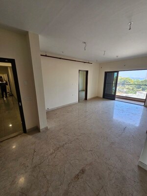 Room in 3.5 BHK Apartment at K Raheja Ascencio, Chandivali – for Rent
