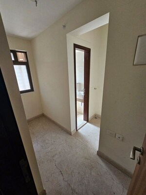 Room in 3.5 BHK Apartment at K Raheja Ascencio, Chandivali – for Rent
