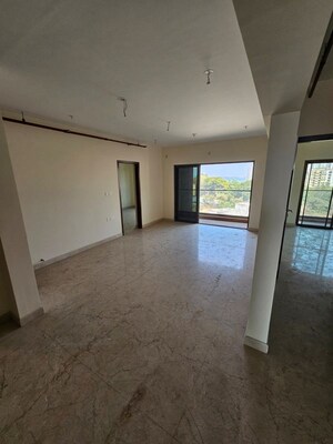 Room in 3.5 BHK Apartment at K Raheja Ascencio, Chandivali – for Rent