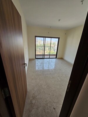 Room in 3.5 BHK Apartment at K Raheja Ascencio, Chandivali – for Rent