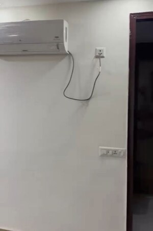 Furnished Amenities in 3.5 BHK Builder Floor at Dlf Phase ii – for Rent