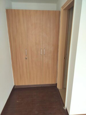 Room in 3 BHK Apartment at Jaypee Greens Pavilion Court, Sector 128 – for Rent