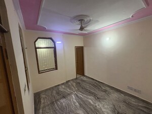 Room in 1 BHK Builder Floor at Pandav Nagar – for Rent
