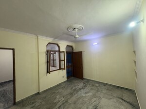 Room in 1 BHK Builder Floor at Pandav Nagar – for Rent