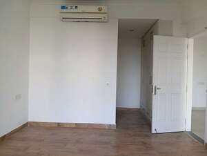 Room in 3 BHK Apartment at Jaypee Greens Pavilion Court, Sector 128 – for Rent