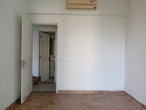 Room in 3 BHK Apartment at Jaypee Greens Pavilion Court, Sector 128 – for Rent