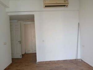 Room in 3 BHK Apartment at Jaypee Greens Pavilion Court, Sector 128 – for Rent