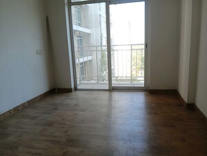 Room in 3 BHK Apartment at Jaypee Greens Pavilion Court, Sector 128 – for Rent