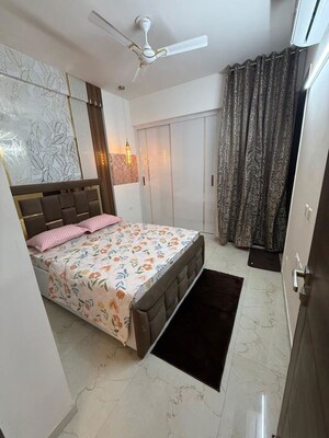 Bedroom in 2.5 BHK Builder Floor at Smart World Orchard, Sector 61 – for Rent