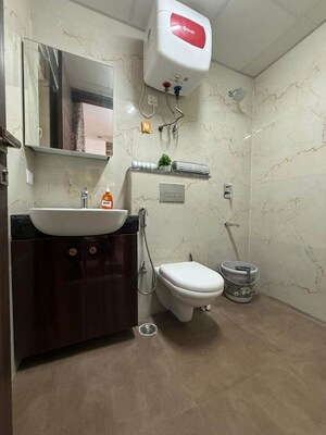 Washroom in 2.5 BHK Builder Floor at Smart World Orchard, Sector 61 – for Rent