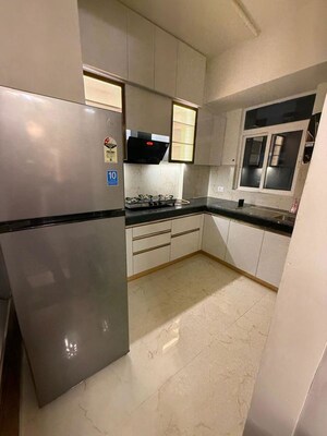 Kitchen in 2.5 BHK Builder Floor at Smart World Orchard, Sector 61 – for Rent