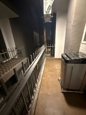 Balcony in 2.5 BHK Builder Floor at Smart World Orchard, Sector 61 – for Rent