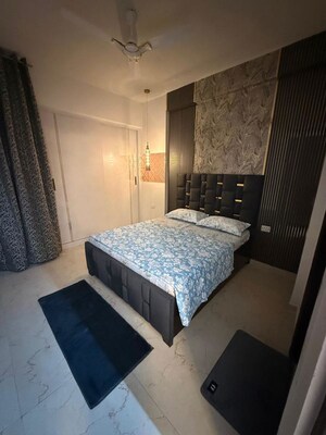 Bedroom in 2.5 BHK Builder Floor at Smart World Orchard, Sector 61 – for Rent