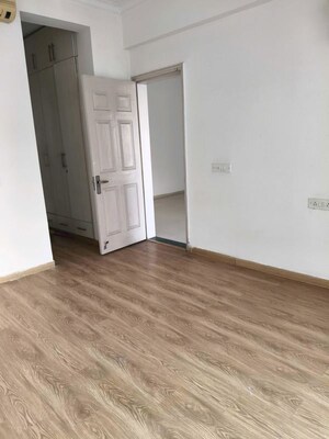 Room in 2 BHK Apartment at Jaypee Greens Pavilion Court, Sector 128 – for Rent