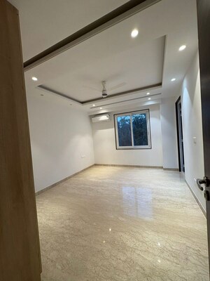 Room in 4 BHK Builder Floor at Saket – for Sale
