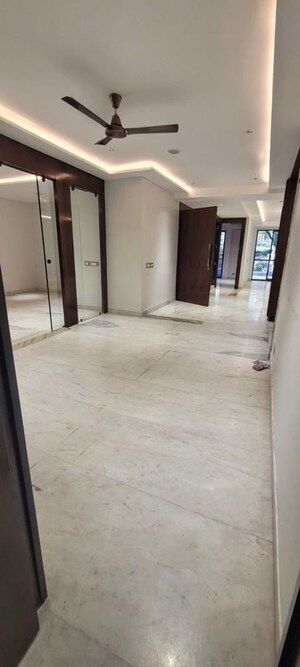 Room in 4 BHK Builder Floor at Greater Kailash – for Sale