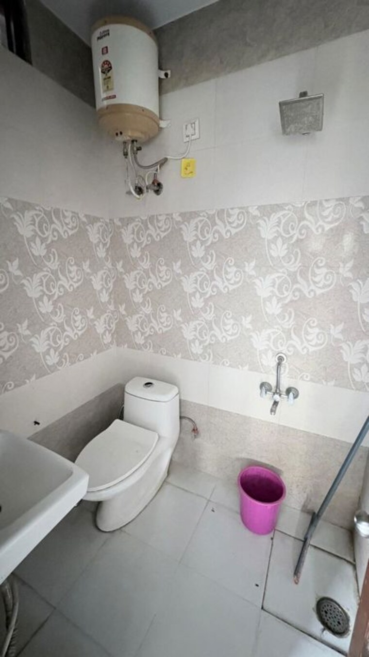 Bathroom, sector 57 1 RK 120 Sq.Yd. Builder Floor In Sector 57 Gurgaon 10418769