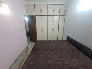 Bedroom in 1 BHK Builder Floor at Dlf City Phase 3 – for Rent