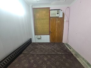 Bedroom in 1 BHK Builder Floor at Dlf City Phase 3 – for Rent
