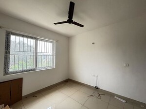 Room in 3 BHK Apartment at Vandana Alpyne, Hsr Layout – for Rent