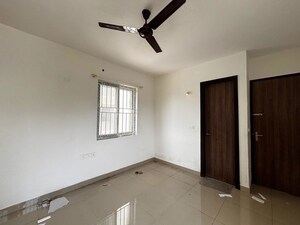 Room in 3 BHK Apartment at Vandana Alpyne, Hsr Layout – for Rent