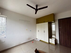 Room in 3 BHK Apartment at Vandana Alpyne, Hsr Layout – for Rent