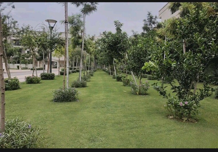 Garden, sobha-international-city-presidential-villa 5 Bedroom 750 Sq.Yd. Villa In Sector 109 Gurgaon 10418784