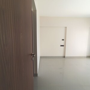 Room in 3 BHK Apartment at Mayfair Breeze, Andheri West – for Rent