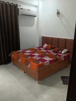 1 RkBuilder Floor For Rent in Suncity Township Gurgaon