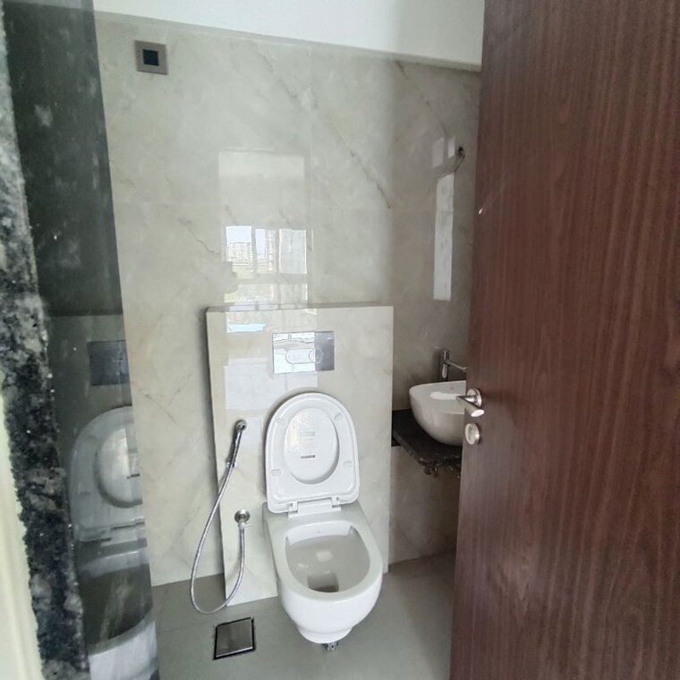Bathroom, mayfair-breeze 3 Bedroom 864 Sq.Ft. Apartment In Andheri West Mumbai 10418793
