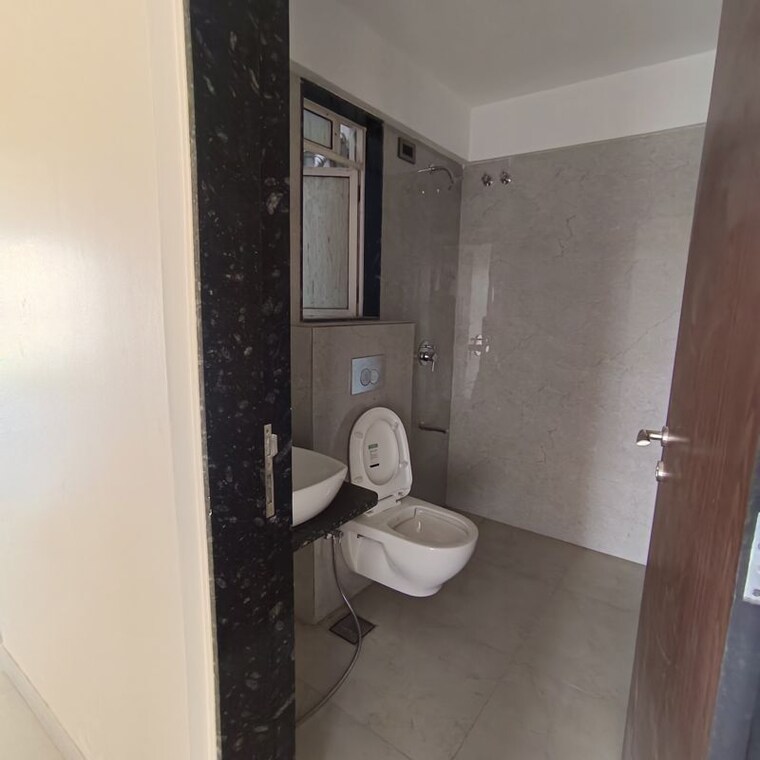 Bathroom, mayfair-breeze 3 Bedroom 864 Sq.Ft. Apartment In Andheri West Mumbai 10418793