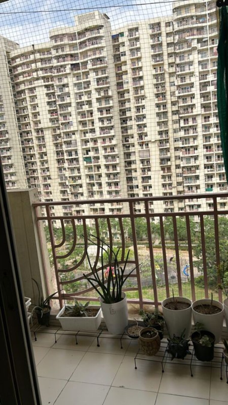 Balcony, mahagun-moderne 2.5 Bedroom 1250 Sq.Ft. Apartment In Sector 78 Noida 10418809