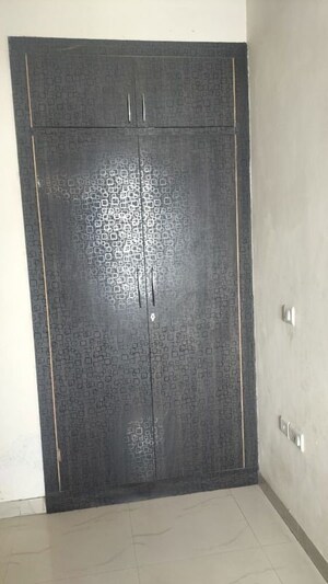 Furnished Amenities in 2.5 BHK Apartment at SRS Royal Hills, Sector 87 – for Sale