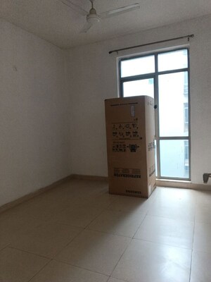 Room in 2 BHK Apartment at Pyramid Elite, Sector 86 – for Rent