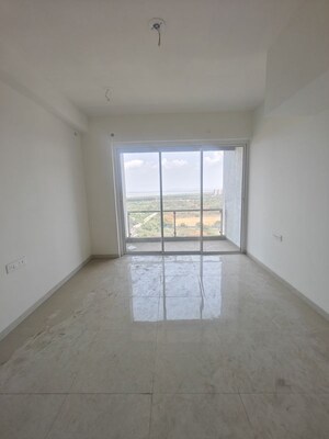 Room in 3 BHK Apartment at Seawoods – for Rent
